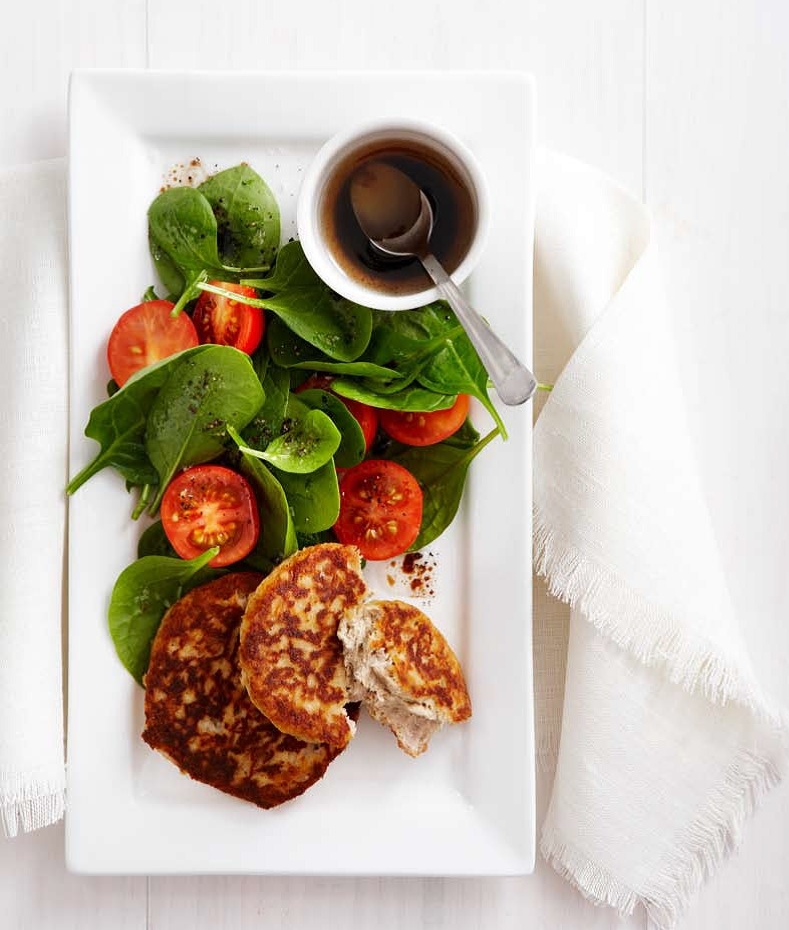 Tuna cakes with Spinach & Tomato Salad